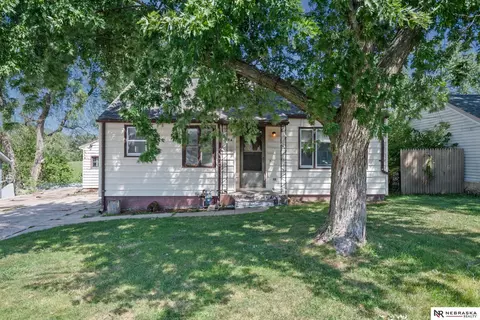 606 Elm St, Louisville, NE 68037