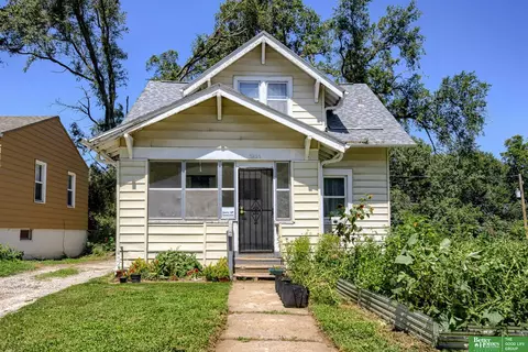3820 Maple St, Omaha, NE 68111