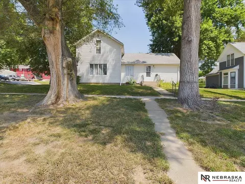 504 E 6th St, Wahoo, NE 68066 photo 2