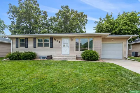 1705 N 17th St, Beatrice, NE 68310