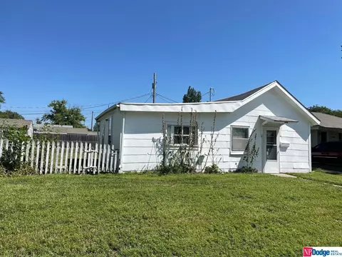 1220 E 9th St, Fremont, NE 68025