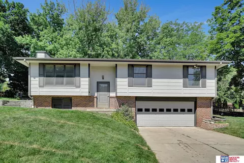 4700 Birmingham Ct, Lincoln, NE 68516