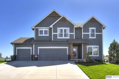 10589 S 110th Ave, Papillion, NE 68046