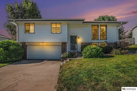 12811 Ogden St, Omaha, NE 68164