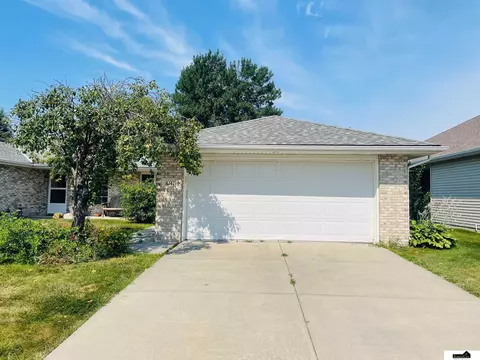 6141 Stone Gate Ct, Lincoln, NE 68516
