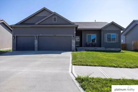 13525 S 55 St, Papillion, NE 68133