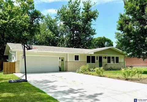 137 Ash Ave, York, NE 68467