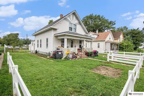 935 S 6th St, Lincoln, NE 68508