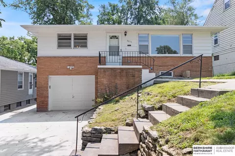 4811 Manderson St, Omaha, NE 68104