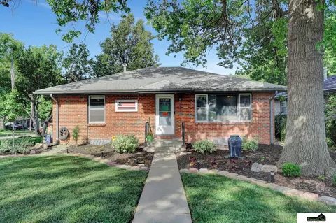 385 S 55th St, Lincoln, NE 68510