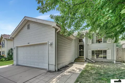 5501 NW Tudor Ln, Lincoln, NE 68521