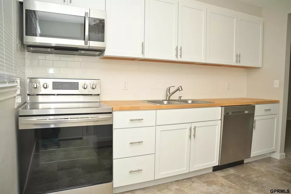 Kitchen - 3400 N 56th St, Lincoln, NE 68504 photo 4 of 5