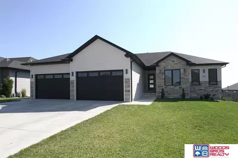 1320 N 101st St, Lincoln, NE 68527