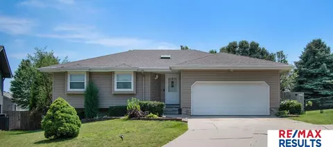 15463 Wirt Cir, Omaha, NE 68116