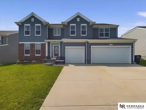 9008 N 156 Ave, Bennington, NE 68007