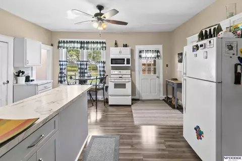 110 S Myrtle St, Hooper, NE 68031