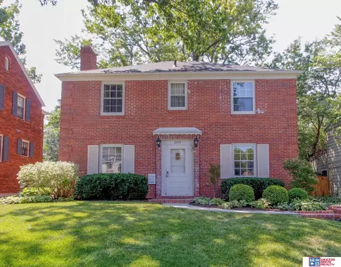 2757 Woodsdale Blvd, Lincoln, NE 68502