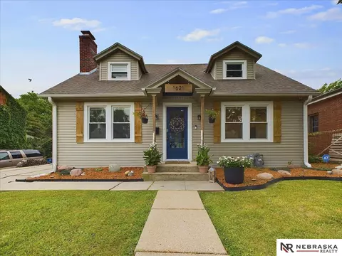 1621 Woodsview St, Lincoln, NE 68502
