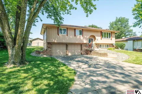 324 Wildwood Rd, Council Bluffs, IA 51503