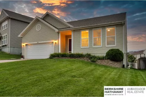 8818 Wyoming St, Omaha, NE 68122