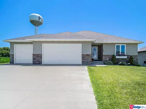 303 E 10th St, Firth, NE 68358