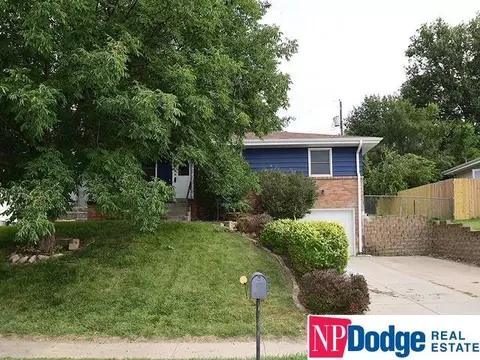 2912 Sandra St, Bellevue, NE 68147