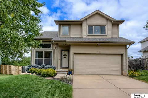 8938 N 83 St, Omaha, NE 68122