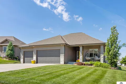 20529 Taylor St, Elkhorn, NE 68022