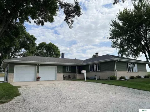 124 E Sousek Ave, Prague, NE 68050
