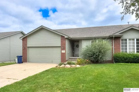 11705 Lakeview Dr, Papillion, NE 68133