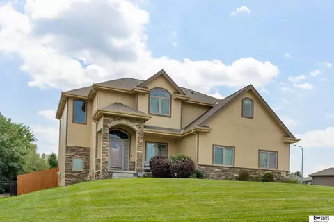 7023 Beth Ave, Papillion, NE 68133