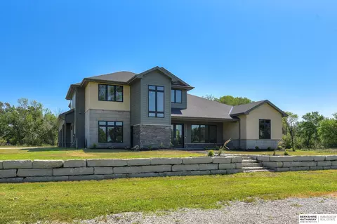 Exterior - 18709 S 138th St, Springfield, NE 68059 photo 2 of 7