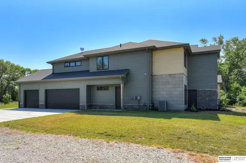 Exterior - 18709 S 138th St, Springfield, NE 68059 photo 3 of 7