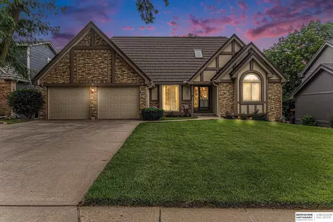 1654 S 152nd St, Omaha, NE 68144