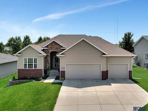 7957 Bellagio Dr, Lincoln, NE 68516