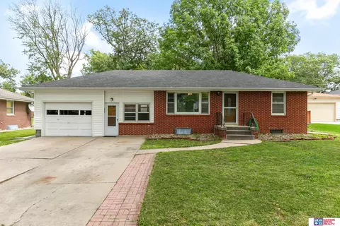 822 Santa Monica Ave, Lincoln, NE 68504