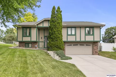 3028 S 159 Avenue Cir, Omaha, NE 68130