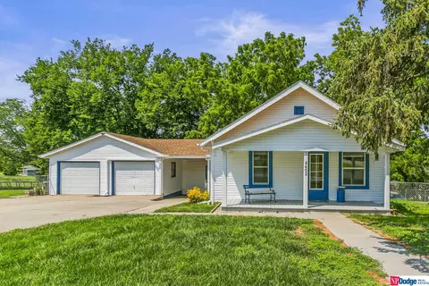 5402 S 56 St, Omaha, NE 68117