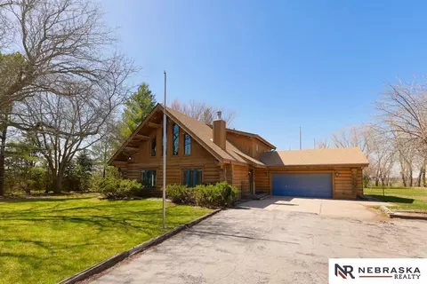 21518 W Q Rd, Omaha, NE 68022