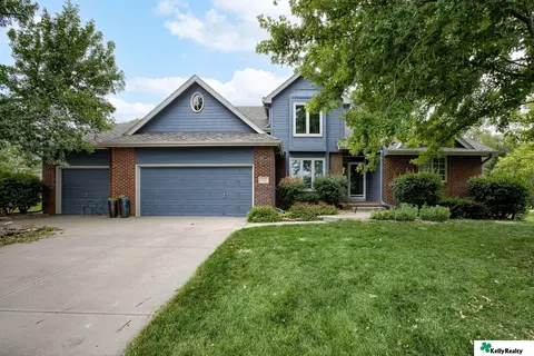 1008 Norton Dr, Papillion, NE 68046