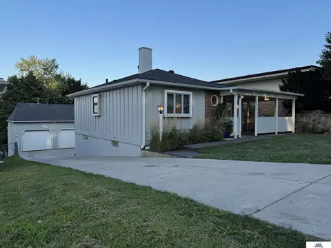 2417 S 48 Ave, Omaha, NE 68106