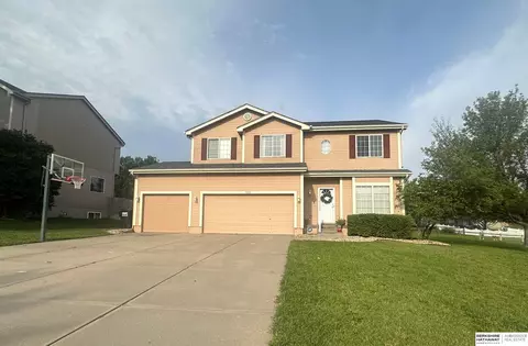 1504 Ridgeview Dr, Papillion, NE 68046