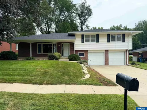 2216 S 46 St, Lincoln, NE 68506