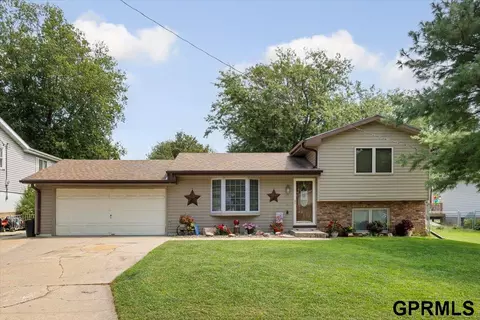 202 Laurie Cir, Neola, IA 51559