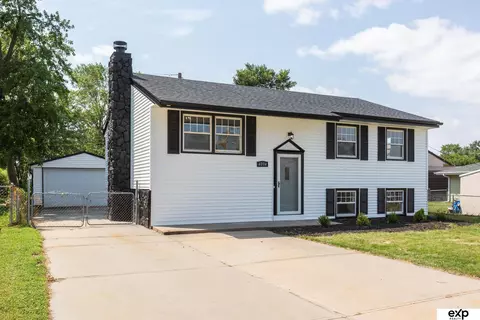 4004 Bel Air Dr, Council Bluffs, IA 51501