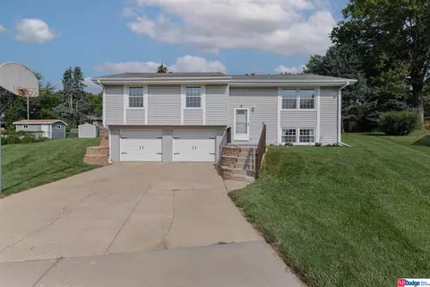5806 S 92 Cir, Omaha, NE 68127