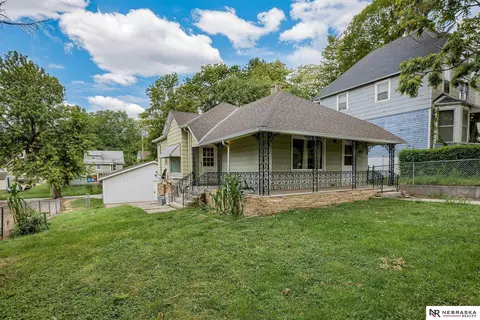 15341536 S 26th St, Omaha, NE 68105