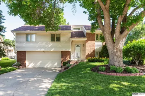 13418 Valley St, Omaha, NE 68144