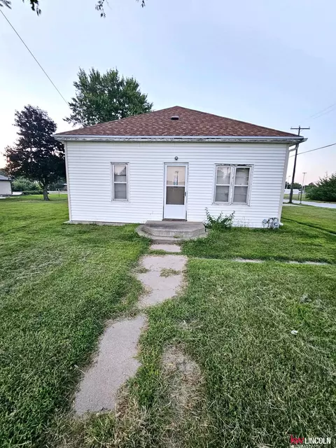 321 E Johnson St, Clay Center, NE 68933