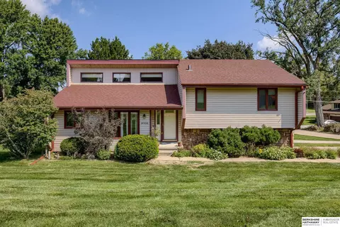 8002 Himebaugh Ave, Omaha, NE 68134